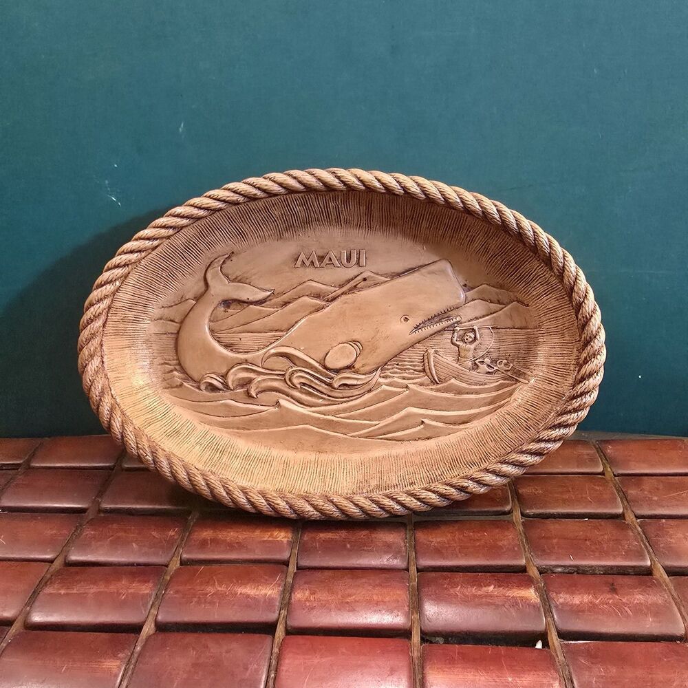 Vintage 1981 Whale Maui Hawaii Souvenir Trinket Dish Resin Composite MIO
